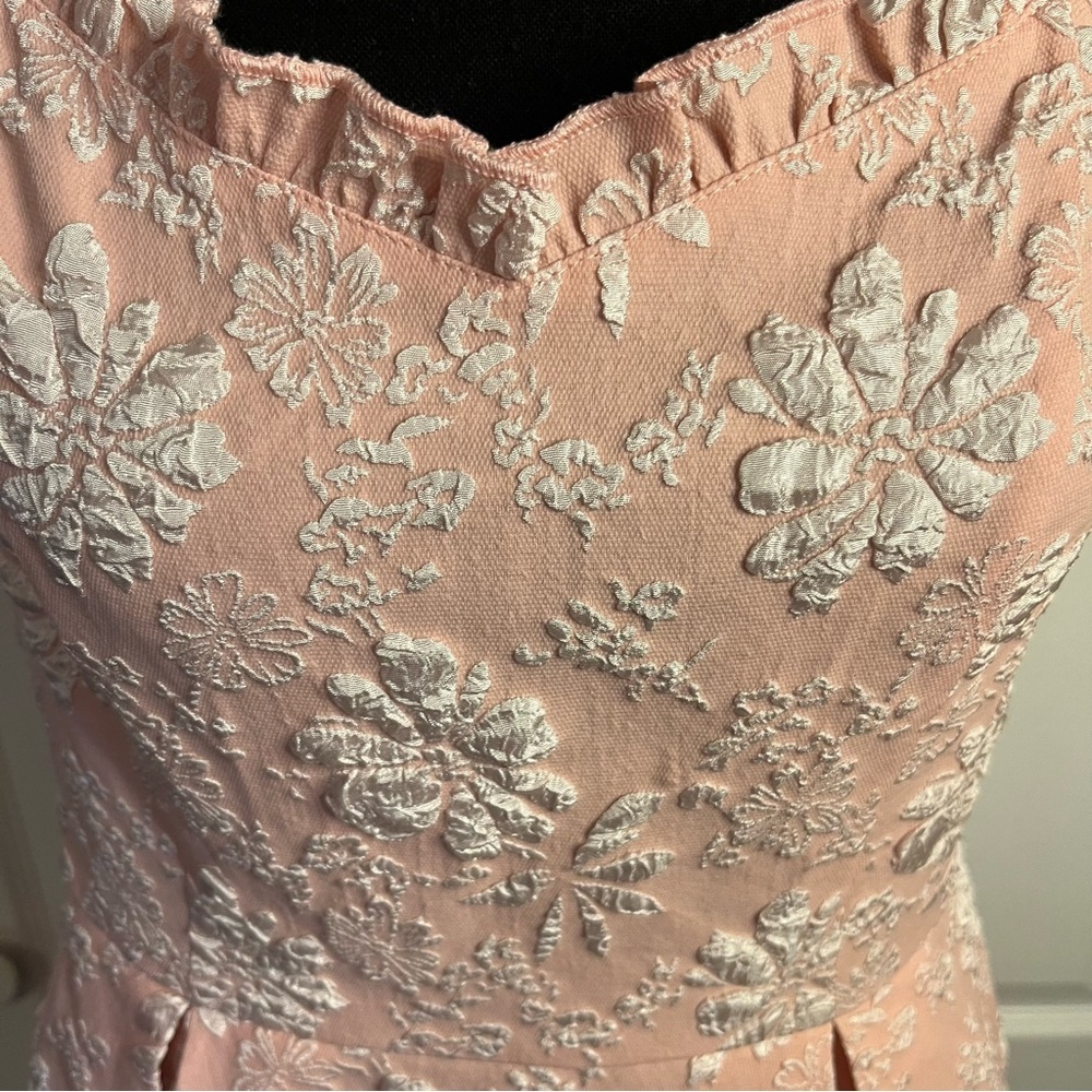 JJ's House Dress SZ L Pink White Embossed Floral Midi Ruffle back Tie Coquette - Picture 4 of 8